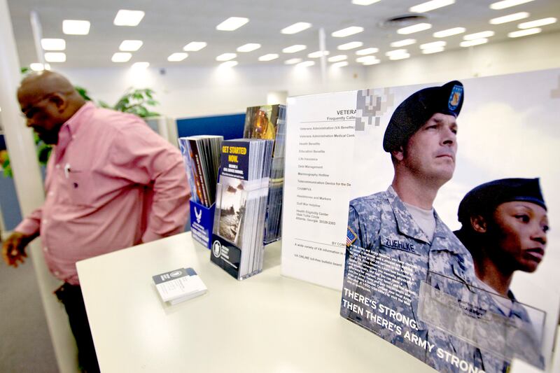 articles/2013/04/08/after-soldiering-a-challenging-transition-into-civilian-work/130405-larson-unemployed-vet-embed-02_b0w4ze