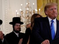 2019-12-12T023224Z_623369480_RC2ETD9BHPI4_RTRMADP_3_USA-TRUMP_kzvspg