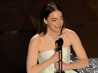 Emma Stone holding her Oscar