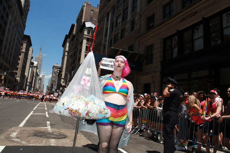 170625-nyc-pride-22-embed_d98fg8