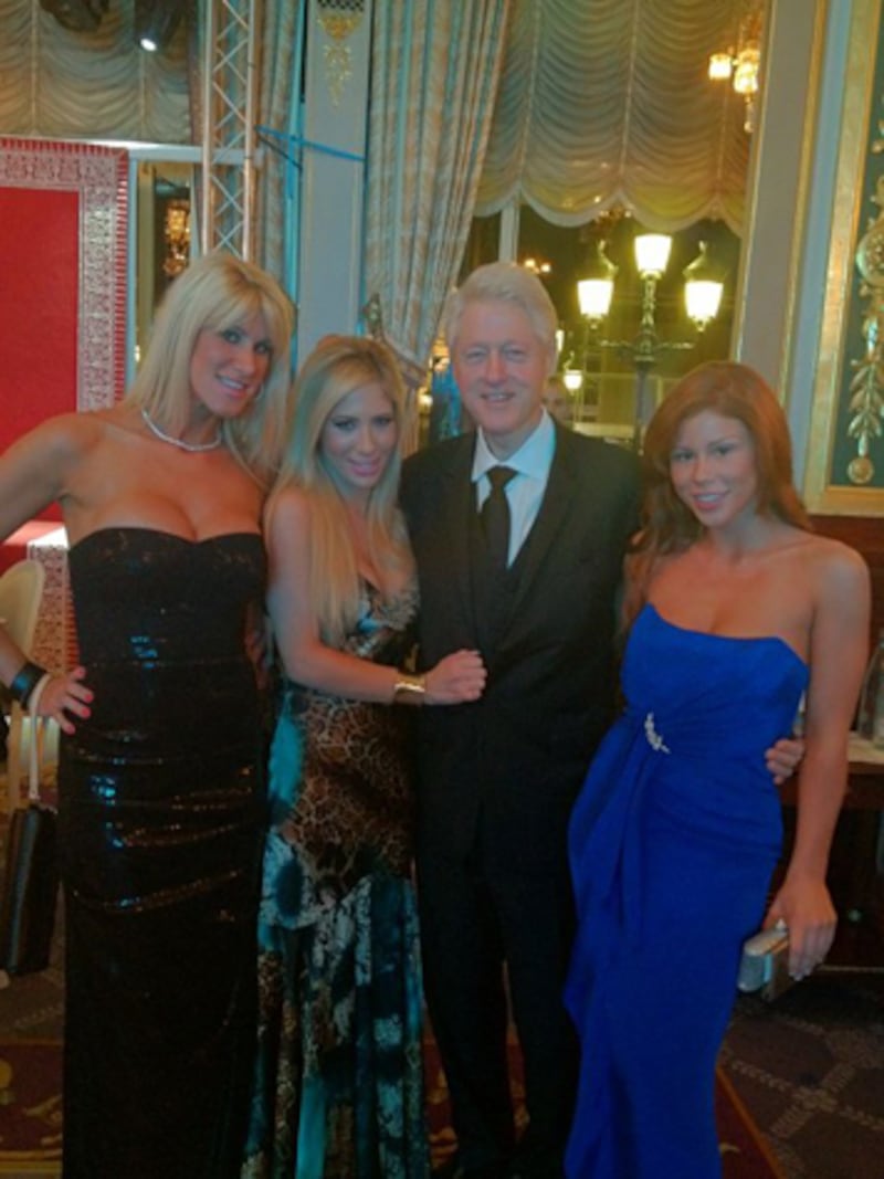 galleries/2012/05/25/bill-clinton-poses-with-porn-stars-more-awkward-photos/bill-clinton-awkward-photos-porn-stars_d9fdju