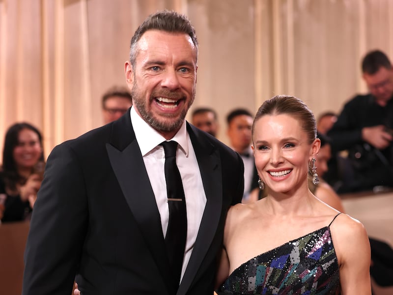 BEVERLY HILLS, CALIFORNIA - JANUARY 11: (FOR EDITORIAL USE ONLY) Dax Shepard and Kristen Bell attend the 83rd annual Golden Globe Awards at The Beverly Hilton on January 11, 2026 in Beverly Hills, California. (Photo by Kevin Mazur/Getty Images)