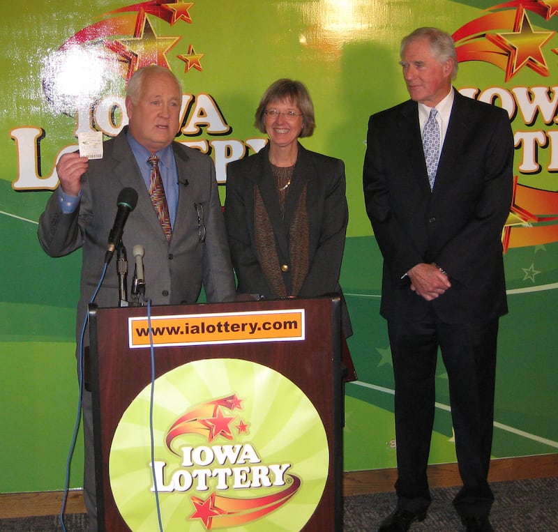 articles/2015/07/07/inside-the-biggest-lottery-scam-ever/150706-nestel-lotto-scam-embed1_qdip7v