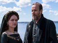 olivia-cooke-as-alicent-hightower-rhys-ifans-as-otto-hightower_tm2njz
