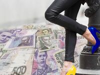 articles/2015/09/05/the-real-housewives-of-ukraine/150904-nemtsova-gold-digger-tease_jzubtn