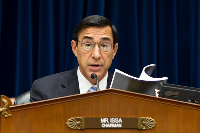 articles/2012/06/21/democrats-gop-draw-lines-in-eric-holder-fast-and-furious-contempt-battle/darrell-issa-holder-murphy-teaser_gxkoga