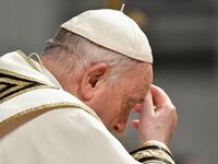 Pope Francis bows head at mass