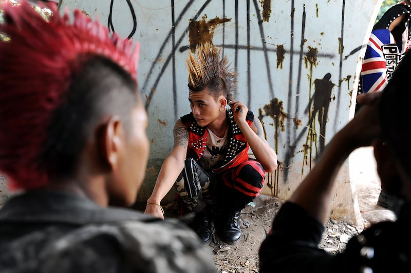 galleries/2014/06/14/burma-s-punk-scene-in-photos/140612-buma-punk1_ldszki