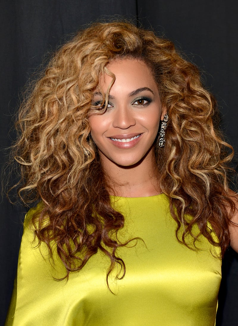 galleries/2012/11/07/eight-stars-election-freakouts-victoria-jackson-cher-more-photos/celeb-election-freakout-beyonce_nrogof
