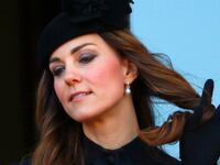 articles/2013/11/11/kate-caught-smiling-and-twirling-her-hair-at-sombre-veteran-s-ceremony/kate-ringlets-tease_qvnl1u