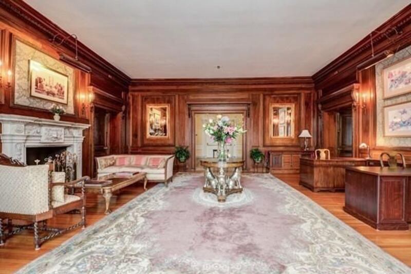 191211-mcnearney-omg-i-want-this-house-lancaster-ma-03_j5g3rq