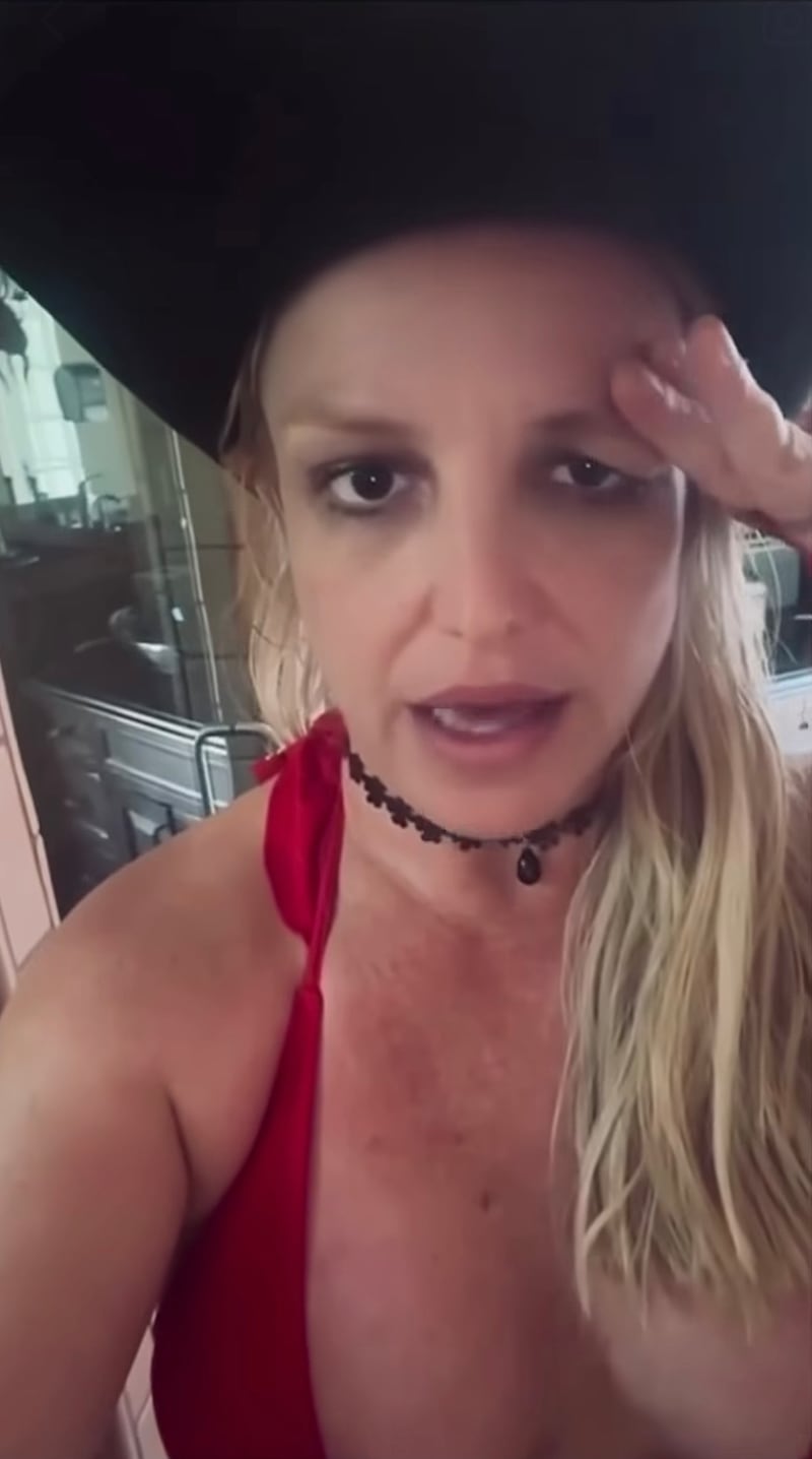 Britney Spears said a Botox injection left her with a drooping eyelid.