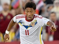 Yimvert Berroteran of Venezuela runs with the ball during the FIFA Under-17 World Cup match between Egypt and Venezuela at Aspire Academy on November 07, 2025 in Doha, Qatar.