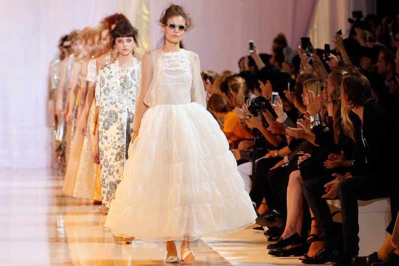 articles/2013/09/25/rochas-spring-summer-2014/130925-cunningham-rochas-tease2_unkxcq