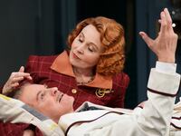 articles/2017/04/05/kevin-kline-does-his-best-noel-coward-review-of-present-laughter/170405-teeman-present-laughter-tease_b5bwdz