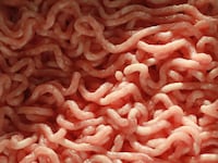 articles/2013/03/16/be-afraid-of-your-food-an-epidemiologist-s-sensible-advice/130315-kludt-afraid-food-tease_kwi6p2
