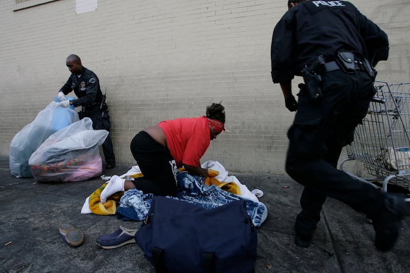 articles/2013/03/01/l-a-hunts-for-300-missing-tuberculosis-cases/130226-Pelisek-TB-Skid_Row-tease_wgbaud