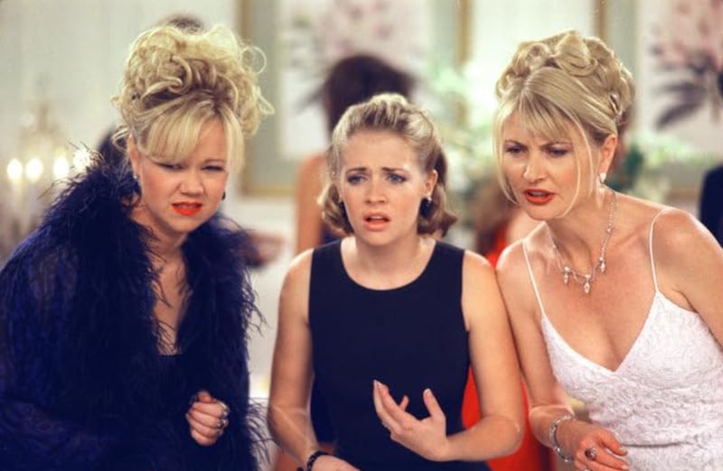 Caroline Rhea, Melissa Joan Hart, and Beth Broderick in Sabrina the Teenage Witch (1996)