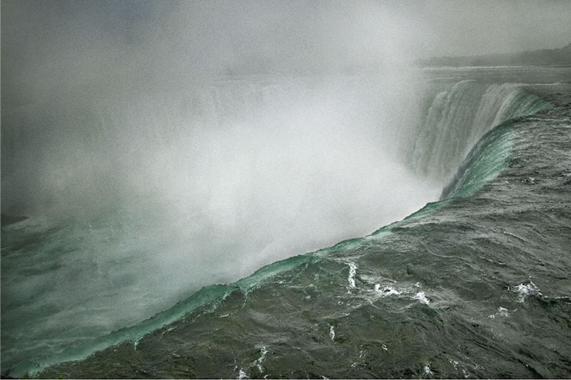 articles/2014/11/20/annie-leibovitz-talks-about-pilgrimage-susan-sontag-vogue-more/141119-annie-leibovitz-05_jranze