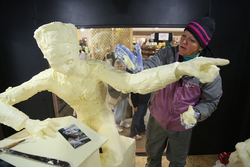 articles/2012/09/22/butter-sculptor-sharon-bumann-on-her-art-butter-movie-more/Jones-butter-sculpture-queen-tease-embed_zr6x6j