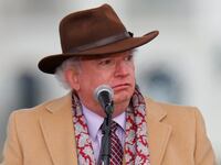 2021-09-21T211935Z_827101506_RC2F2L9Y88DR_RTRMADP_3_USA-TRUMP_oudoer