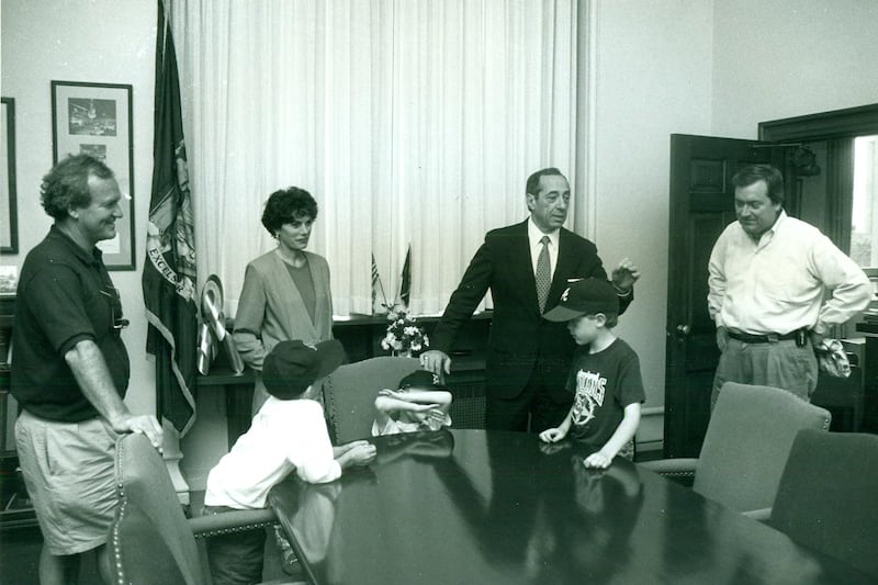 articles/2015/01/04/mario-cuomo-always-moving-us-toward-the-light/150103-barnicle-mario-cuomo-embed2_wcxziz