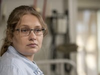 articles/2016/03/20/the-walking-dead-s-merritt-wever-how-denise-s-last-victory-saved-abraham-s-life/160320-leon-walking-dead-tease_zi1jt7