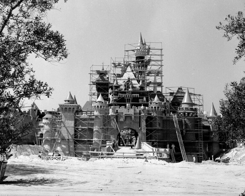 galleries/2015/07/17/disneyland-s-1955-opening-photos/150717-disney-land-05_bfp6eq