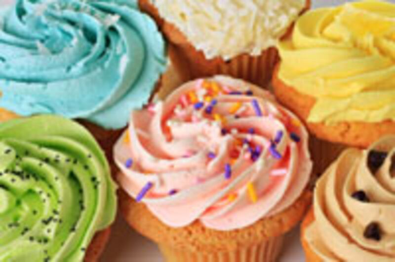 articles/2010/06/25/food-trucks-bacon-truffle-oil-and-more-overplayed-food-trends/powers-food-trends---cupcakes_rty0ej