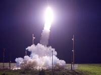 2017-07-11T230433Z_914097701_RC17CC87E5B0_RTRMADP_3_NORTHKOREA-MISSILES-USA-DEFENSES_qi9mtu
