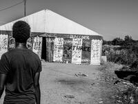 articles/2015/08/30/with-migrants-on-europe-s-highway-to-hell/150828-beals-calais11_domsid