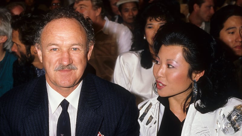 LOS ANGELES - 1986: Actor Gene Hackman and wife Betsy Arakawa pose for a portrait in 1986 in Los Angeles, California. (Photo by Donaldson Collection/Michael Ochs Archives/Getty Images)