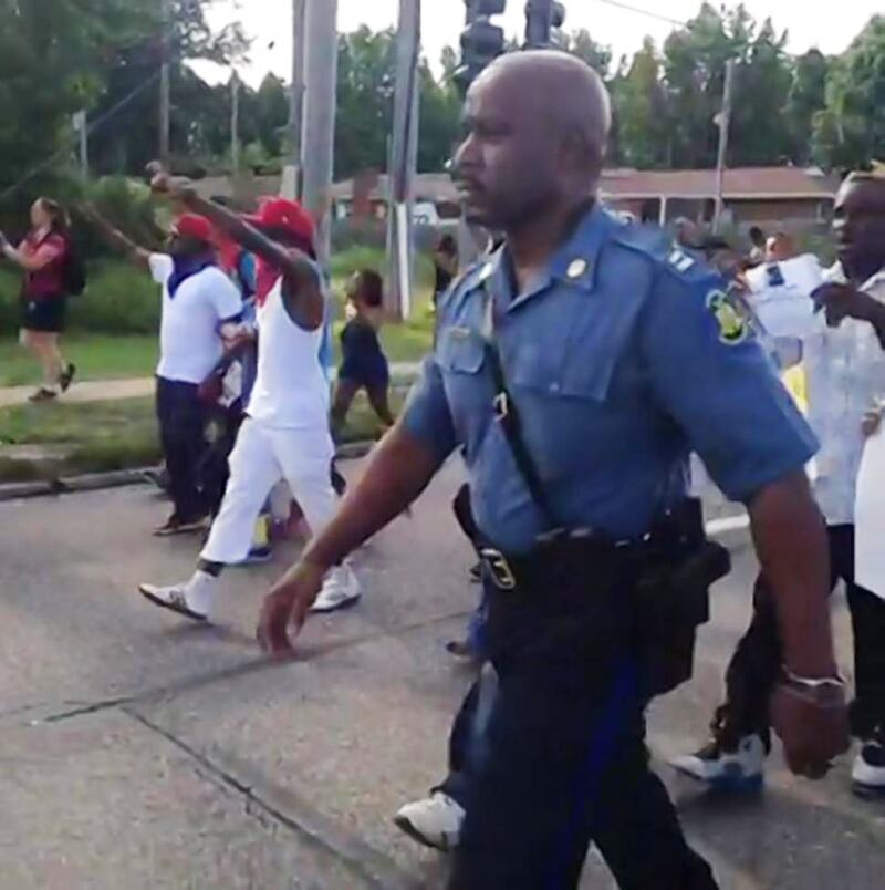 articles/2014/08/14/ferguson-on-edge-again-as-night-falls/140814-glawe-embed1_siyrpf