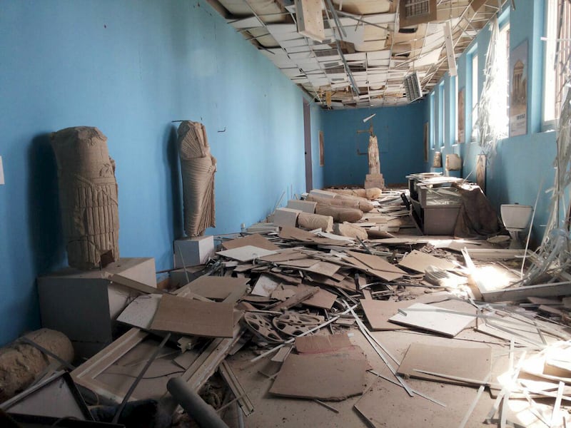 galleries/2016/03/27/the-ruins-of-palmyra-left-behind-by-isis/160327-palmyra-syria-11_fvnmcy