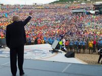 170725-lewis-trump-tease_rlxe5y