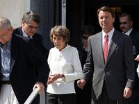articles/2012/05/26/the-john-edwards-verdict-waiting-game/john-edwards-awaiting-verdict_arqn3x