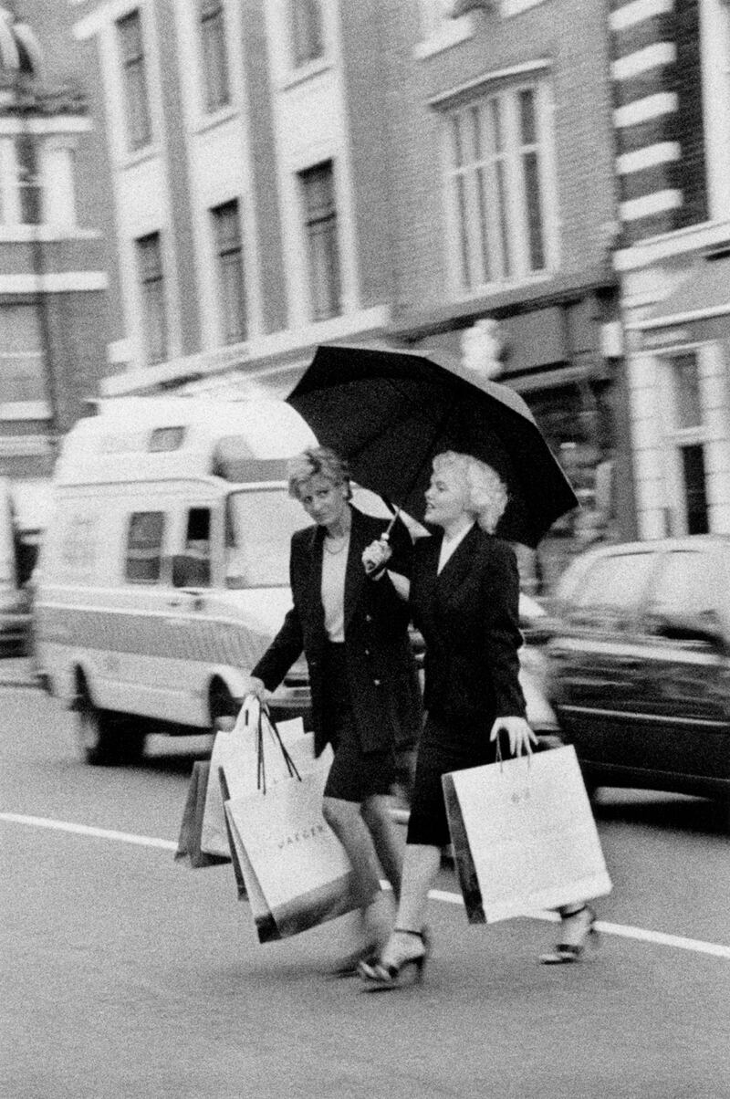 galleries/2014/02/27/paparazzi-photographers-stars-and-artists-at-the-centre-pompidou-photos/paparazzi-gal-jackson_alison_diana_marilyn_shopping_ntjyow