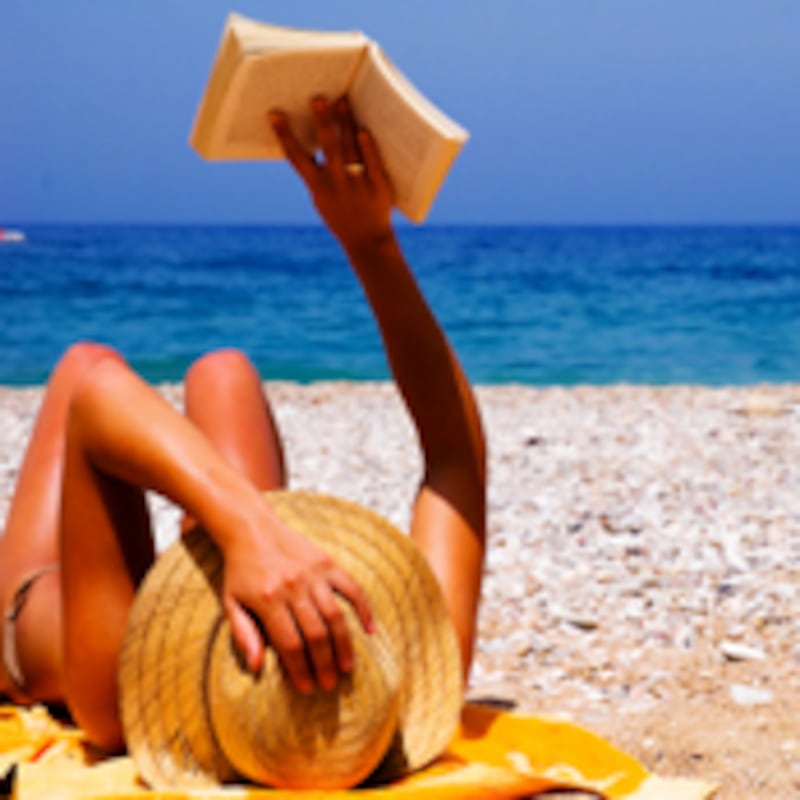 articles/2009/05/23/secrets-of-a-literary-seducer/kelly-beowulf-on-the-beach_28069_sqdv79