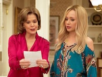 articles/2013/05/28/portia-de-rossi-s-new-look-spooks-arrested-development-fans/130529-portia-de-rossi-strochlic-tease_ipqmvn