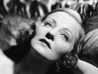 articles/2014/01/25/gay-and-liberated-in-an-era-of-excess/140124-bankhead-flappers-tease_ehxcqm