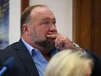 2022-08-03T181757Z_61684405_RC2ZOV99DUDO_RTRMADP_3_ALEXJONES-DEFAMATION-TRIAL_czo1mh
