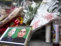 articles/2014/12/22/how-medics-fought-frantically-to-save-two-murdered-new-york-police-officers/141221-daly-mourning-police-tease_diknsz