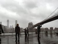 articles/2012/10/29/as-sandy-heads-for-nyc-brooklyn-locals-jog-ogle-and-get-drunk/brooklyn-sandy-day-off_w0umsf