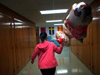 2012-03-08T120000Z_1987663301_GM1E838103H01_RTRMADP_3_USA-SCHOOLS-FOREIGN_jjzdol