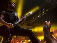 From left: Dave Navarro and Perry Farrell of Jane's Addiction perform in Los Angeles, California June 1, 2015.