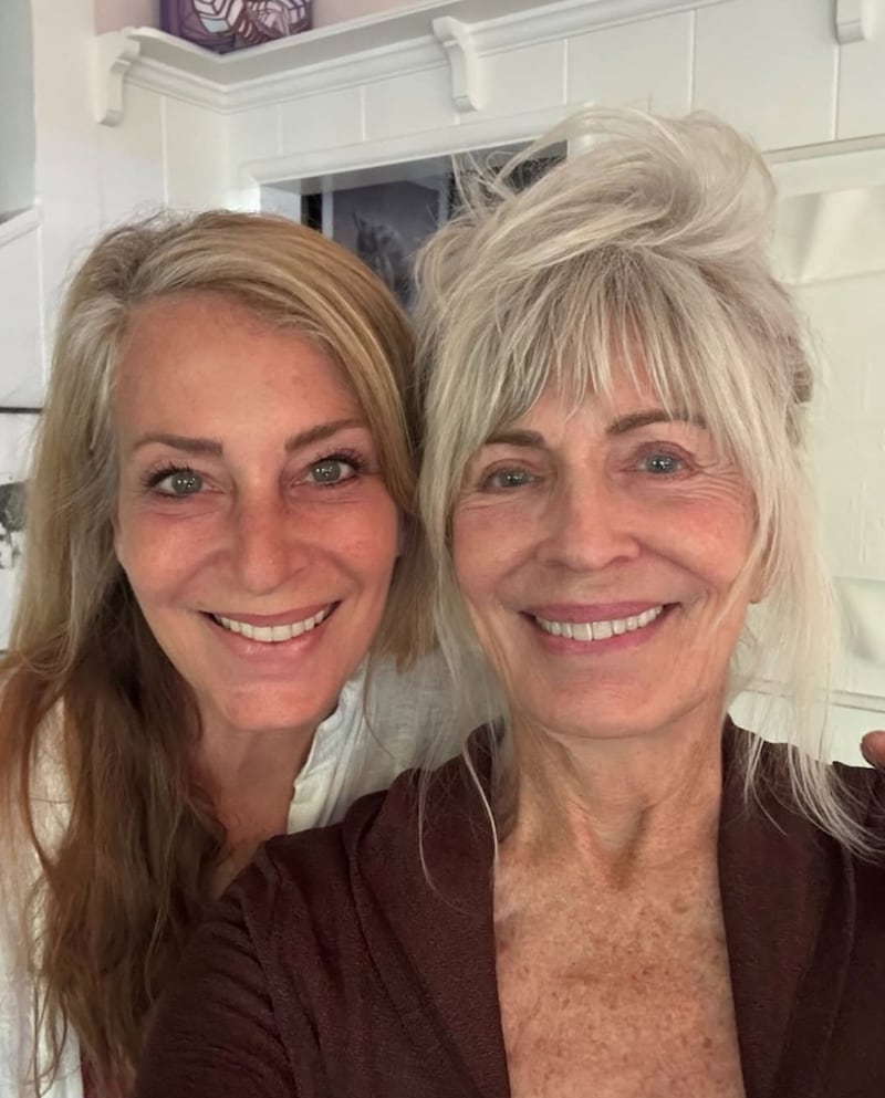 Joanna Cassidy posted a selfie with her lookalike daughter, Naomi.