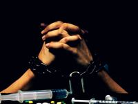 articles/2016/09/23/nypd-narcotics-detective-mom-finds-busted-system-can-t-help-her-addict-son/160922-Hamill-the-cops-junkie-kid-tease_tr6kfr