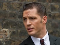 articles/2015/09/17/tom-hardy-opens-up-about-celebrities-right-to-privacy-and-rehearsing-in-front-of-his-dogs/150915-bugbee-hardy-tease_bp4hsa