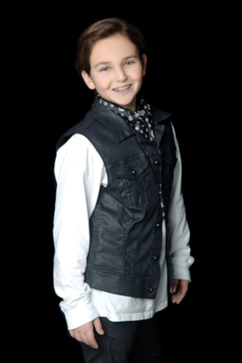 articles/2013/11/28/youtube-sensation-sam-horowitz-picks-eight-looks-for-hanukkah/131127-horowitz-outfits-4_otnakr