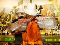 articles/2016/09/22/where-to-eat-drink-and-think-this-fall/160920-Rothbaum-Drink-Food-Fall-tease_kio8se